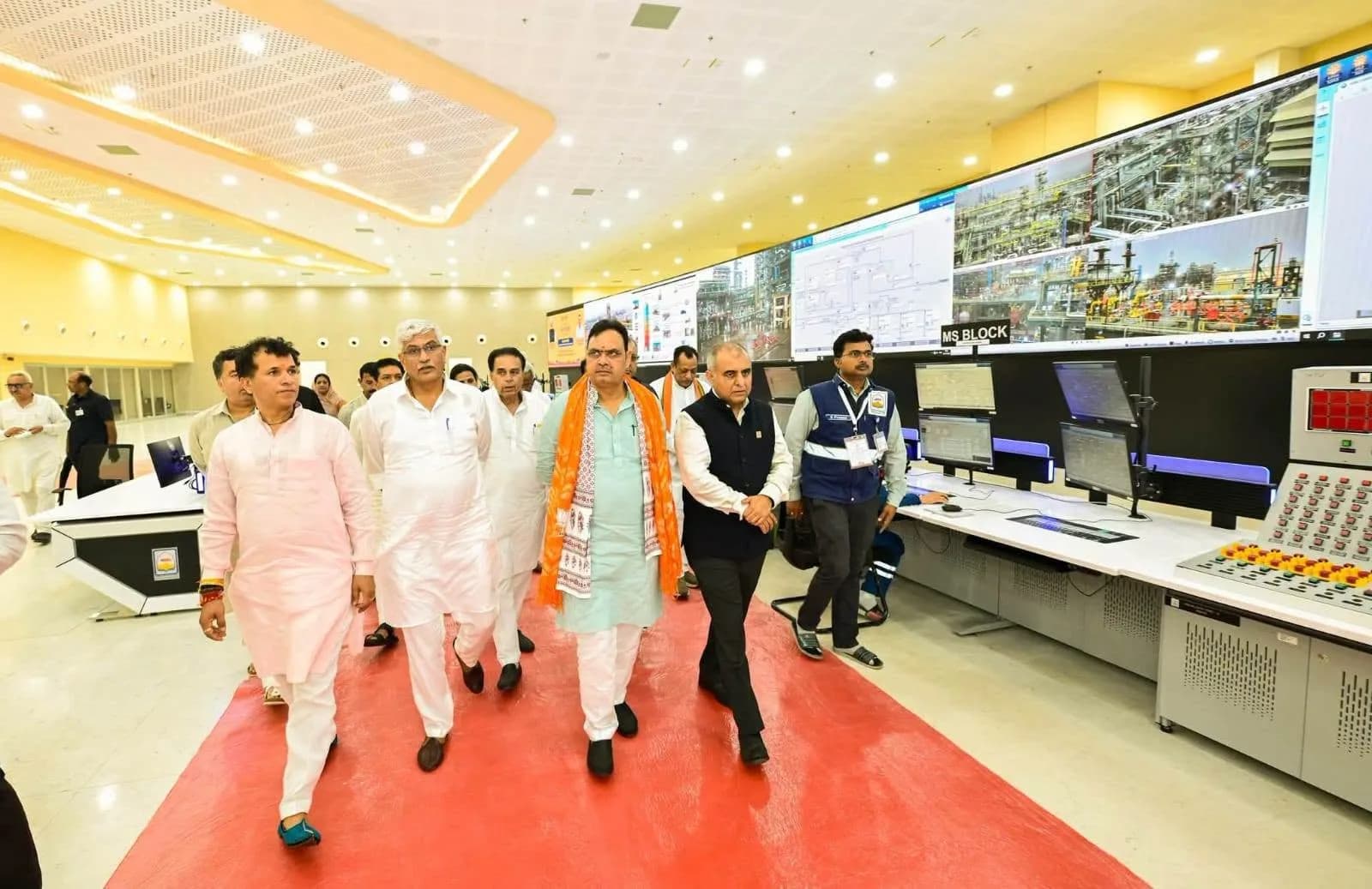 पचपदरा में प्रधानमंत्री के प्रस्तावित दौरे से पहले तैयारियों का जायजा, मुख्यमंत्री भजनलाल शर्मा के साथ किया निरीक्षण