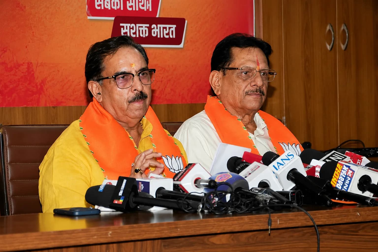 राहुल गांधी सहित संपूर्ण विपक्ष देश में अराजकता और हिंसक गतिविधियों का कर रहे है समर्थन:— डॉ अरूण चतुर्वेदी