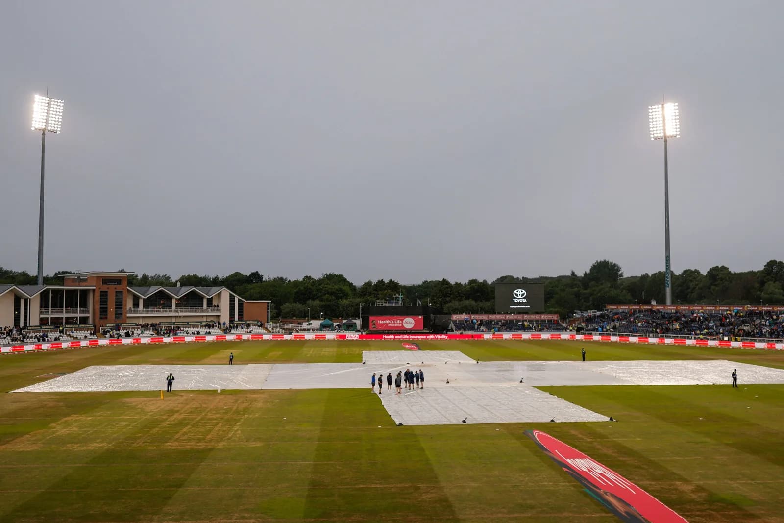 इंग्लैंड के खिलाफ़ पहले T20 में भारत ने 189 रन बनाए, लेकिन बारिश ने मज़ा किरकिरा कर दिया; मैच रद्द