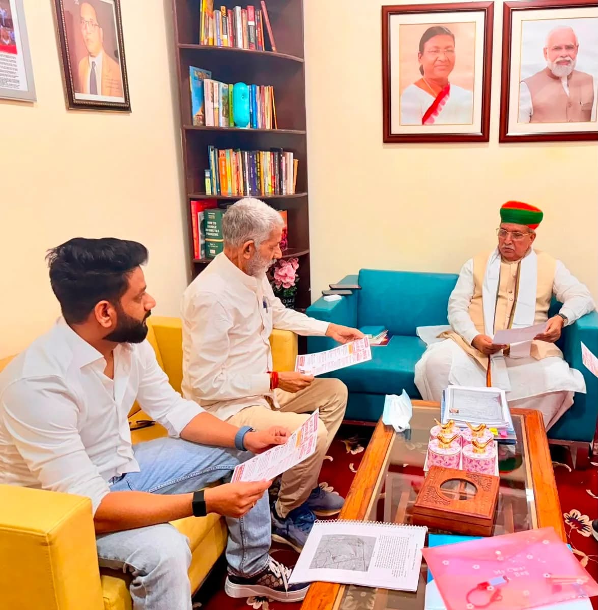 विधायक व्यास से रुष्ट बीजेपी नेता किराड़ू दिल्ली में केंद्रीय मंत्री मेघवाल से मिले,21  समर्थकों की बीजेपी की टिकट देने की रखी मांग
