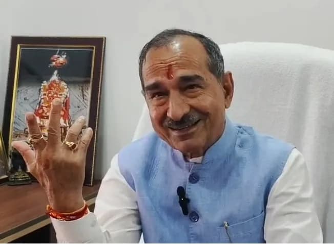 कांग्रेस के बयानों में विरोधाभास साफ, जीत पर पीठ थपथपाती है और हार पर ईवीएम को दोष देती है : मदन राठौड़