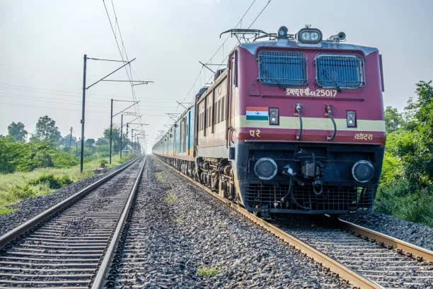 यूपी TET एग्जाम के लिए रेलवे ने कसी कमर, आज नई दिल्ली और प्रयागराज संगम के लिए भी चलाएगा परीक्षा स्पेशल ट्रेन