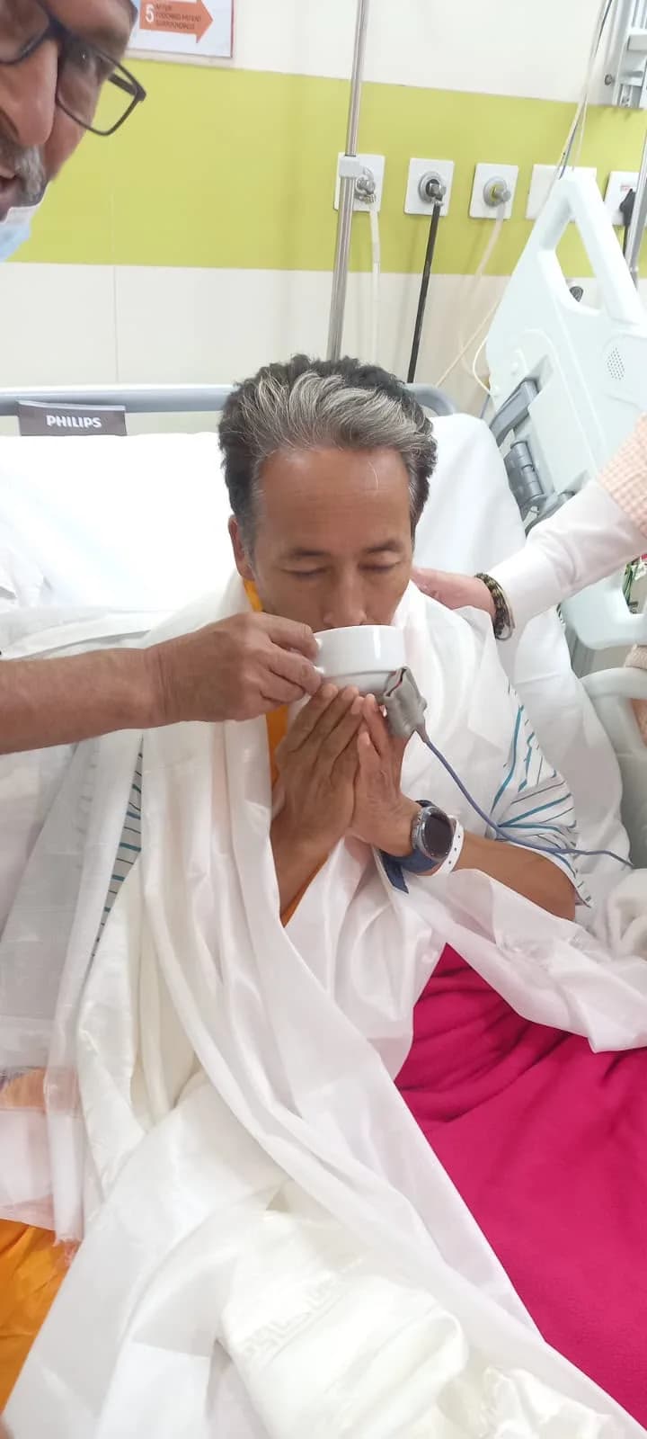 इधर पीएम मोदी का वादा, उधर सोनम वांगचुक ने आधी रात को खत्म की 26 दिन की भूख हड़ताल