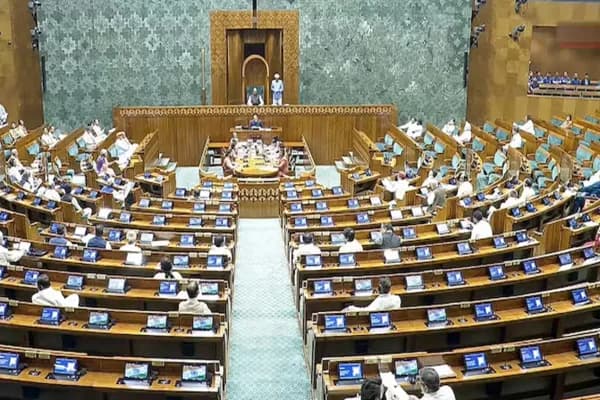 Parliament monsoon session: लोकसभा-राज्यसभा में जमकर बवाल, कार्यवाही कल तक के लिए स्थगित