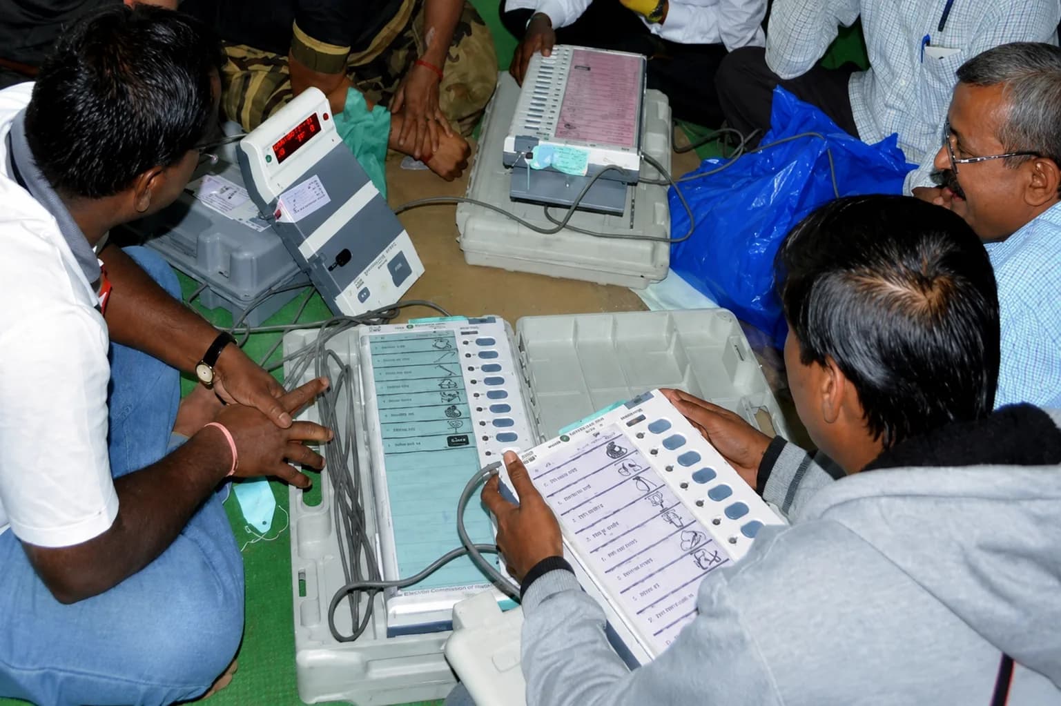 Elections: हाई कोर्ट की सख्ती के बाद प्रशासन सक्रिय, चार चरणों में पंचायत और दो चरणों में निकाय चुनाव कराने पर मंथन