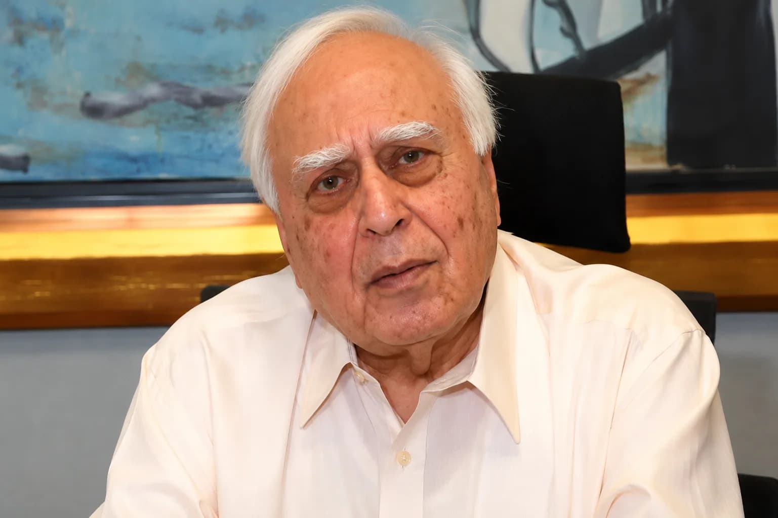 संसद सत्र से पहले गरमाई राजनीति, कपिल सिब्बल बोले- बहुमत के लिए हो रही हॉर्स-ट्रेडिंग
