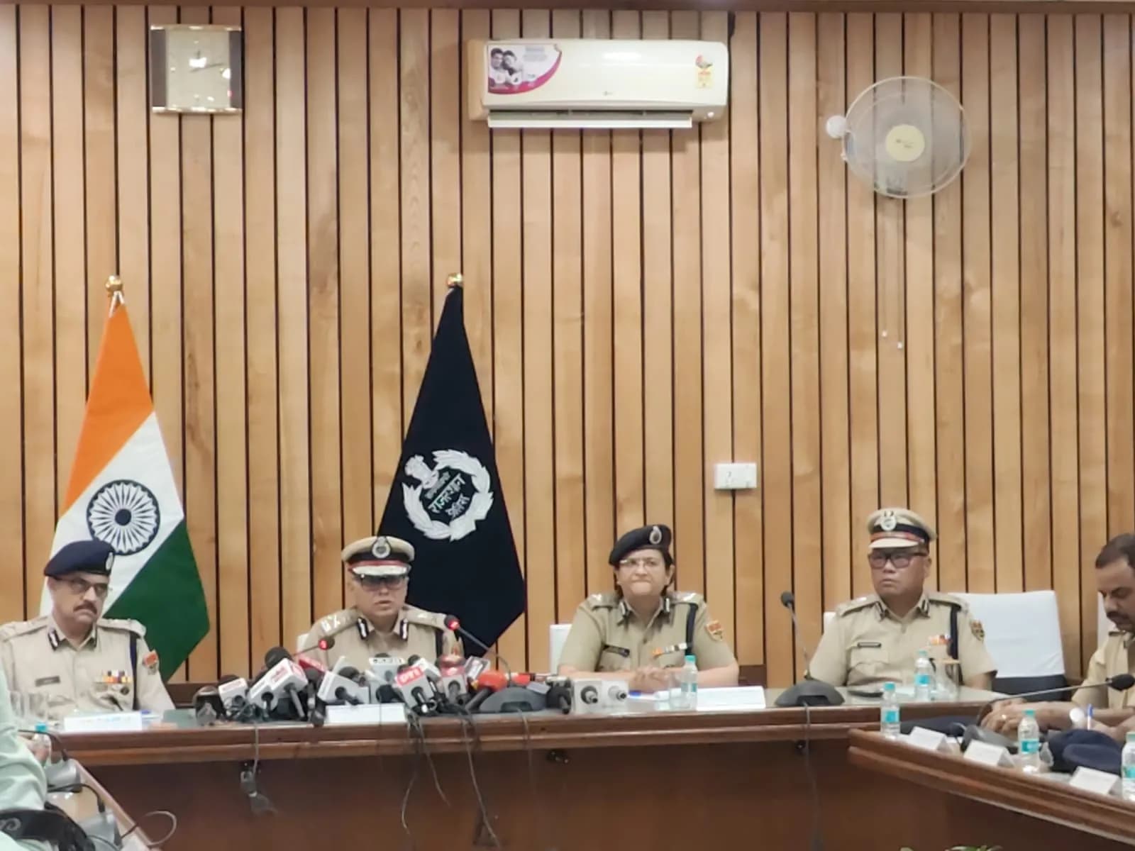 डीजीपी श्री शर्मा ने राजस्थान पुलिस का रिपोर्ट कार्ड किया पेश ,अपराधों में आई 4.65% की कमी