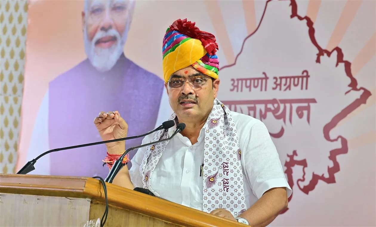 जनसेवा में समर्पित अधिकारी एवं कर्मचारी सुशासन के आधार स्तंभ-भजनलाल शर्मा