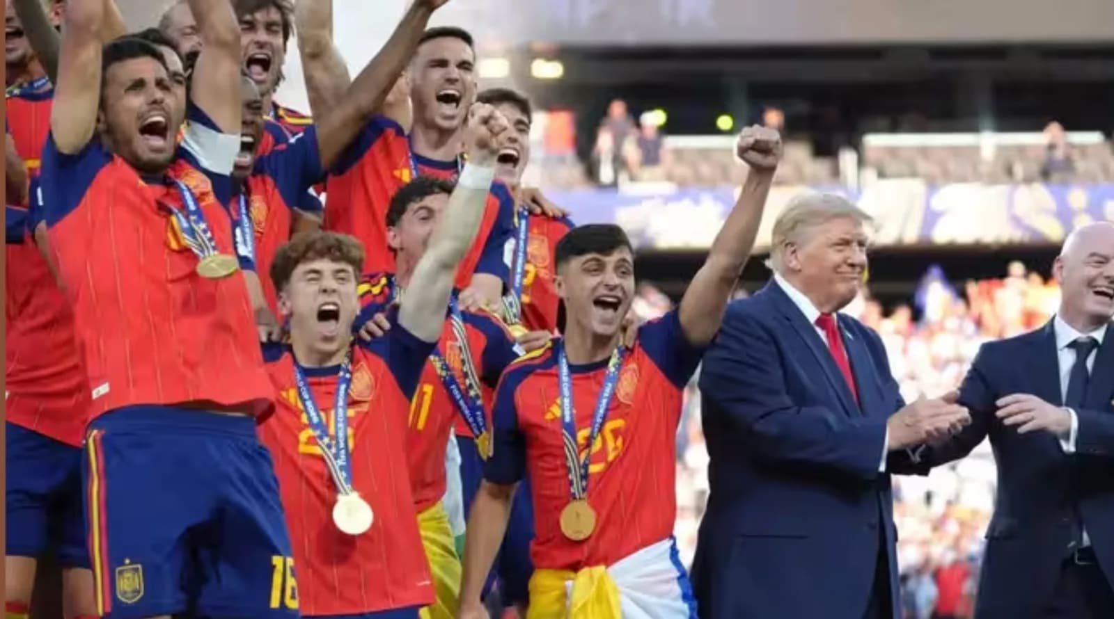 FIFA World Cup 2026 : डोनाल्ड ट्रंप की भारी फजीहत, स्पेन के वर्ल्ड कप जश्न में डाली खलल; ट्रॉफी सौंपने के बाद भी नहीं छोड़ा मंच