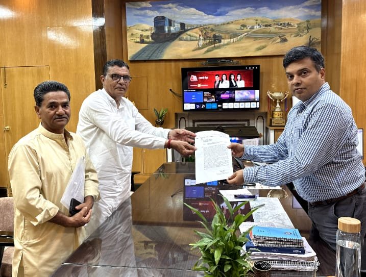 ZRUCC member Sampat Pareek met Railway Manager