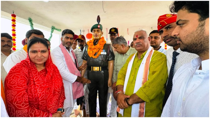 Unveiling of the statue of martyr Gujarmal of Bayana