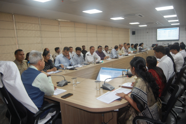 Rajasthan News: Chief Secretary took a review meeting of the schemes, development works and law and order being run in Alwar district