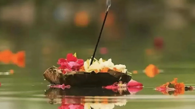 Sarva Pitru Amavasya is today, Pitru Paksha concludes with devotees performing Tarpan and Pind Daan.
